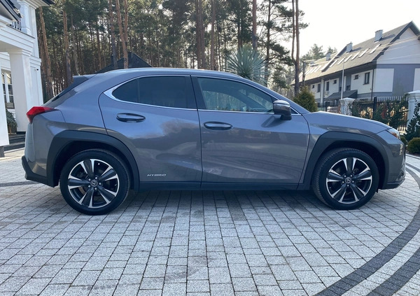 Lexus UX cena 123500 przebieg: 32000, rok produkcji 2021 z Szczekociny małe 781